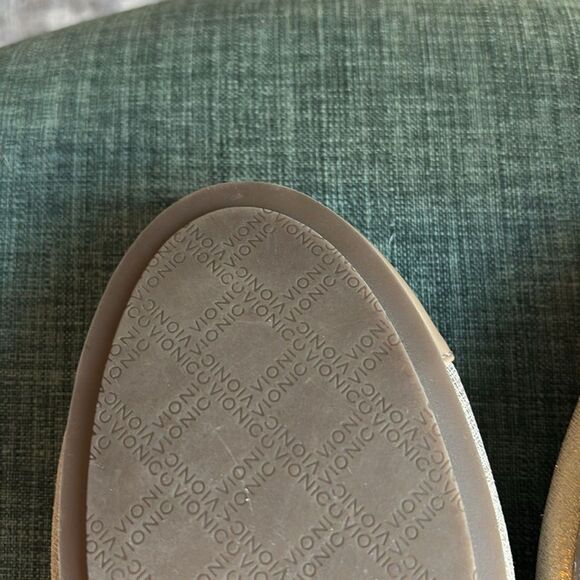 Vionic Women Minna neutral metallic ballet flat comfort shoe Beige Gold 7.5 READ - Picture 14 of 14